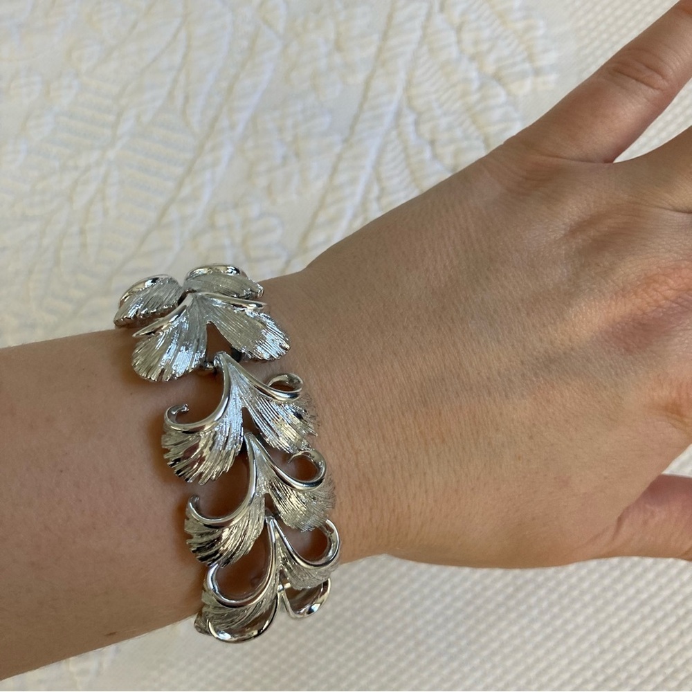 Vintage Lisner silver-tone leaf link chunky bracelet signed costume jewelry
